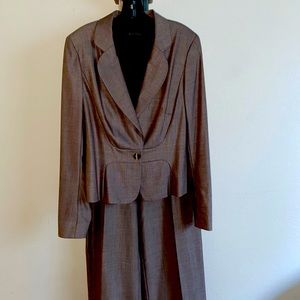 Escada wool silk pant suit